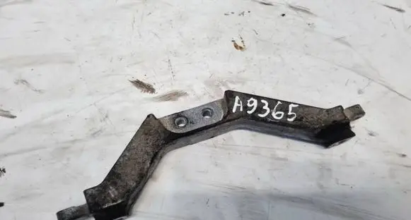 Toyota Yaris Engine mounting bracket 