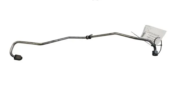 Volkswagen PASSAT B6 Fuel injector supply line/pipe 