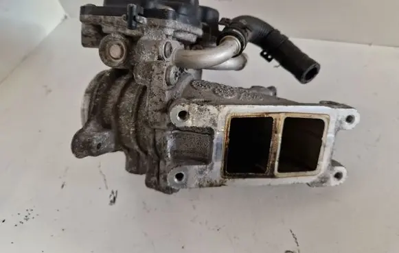Volkswagen PASSAT B8 Throttle valve 04L128063R 04L121058R LF00078