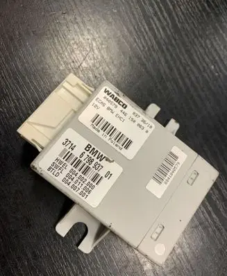 BMW 5 F10 F11 Air suspension control unit module (rear) 6798937