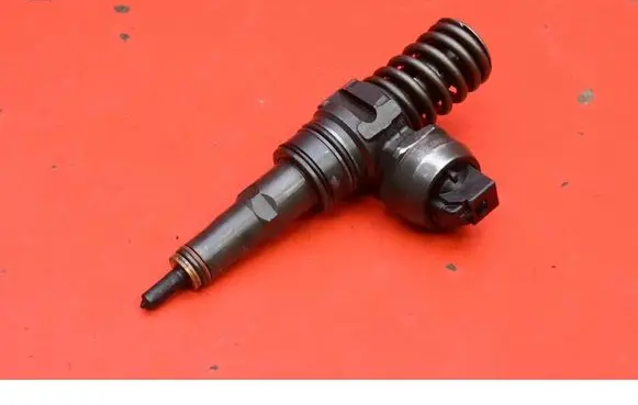 Volkswagen PASSAT B5.5 Fuel injector 038130073AJ