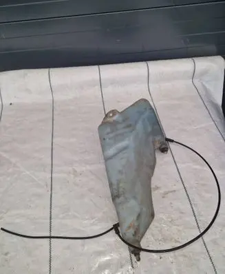 Chevrolet Blazer S10 Lamp washer fluid tank 15721430