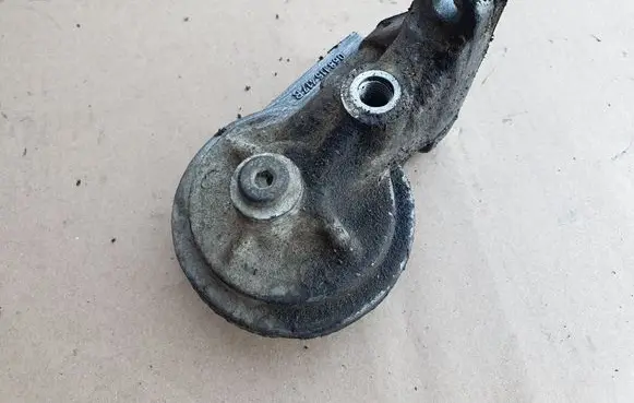 Volkswagen Golf II Oil filter mounting bracket 068115417R