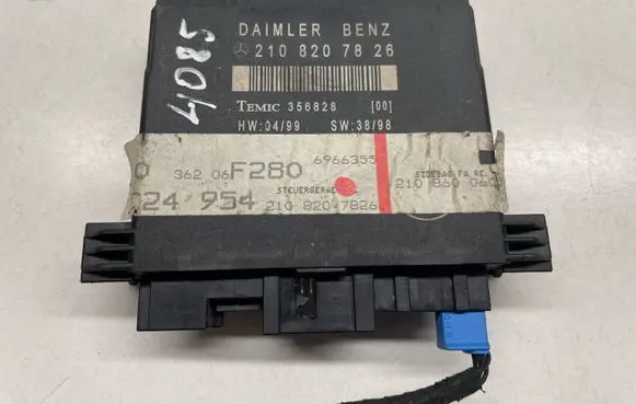 Mercedes-Benz E W210 Door control unit/module 2108207826 A2108207826