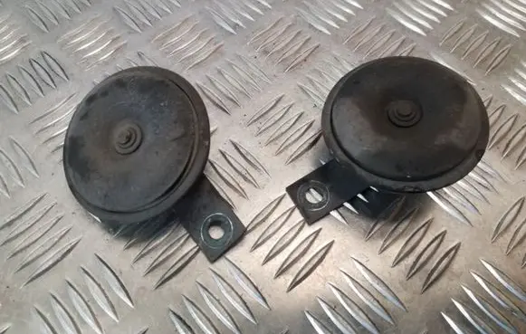 Nissan Juke I F15 Horn signal