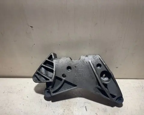 Skoda Octavia Mk3 (5E) Engine mounting bracket 06J199207P