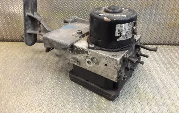 Mercedes-Benz C W203 ABS Pump 2034310812 2095452532