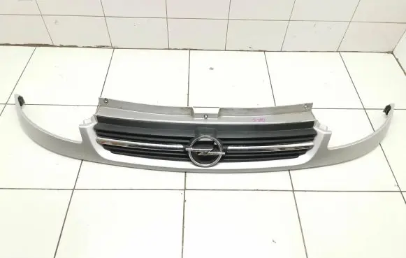 Opel Vivaro Front bumper upper radiator grill 8200044873 91166765 525719864