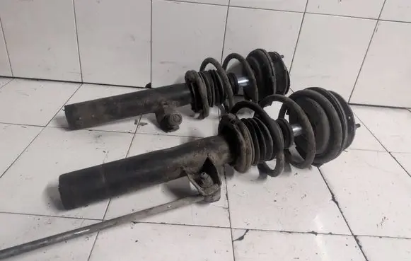 BMW 5 E60 E61 Front shock absorber with coil spring 6772220