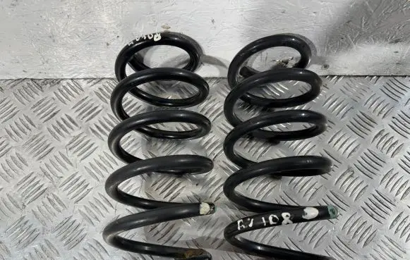 Toyota Avensis T270 Rear coil spring 4823105500