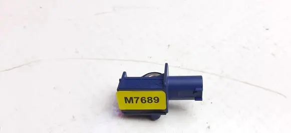 Mercedes-Benz E W212 Airbag deployment crash/impact sensor A2128204926 M7689