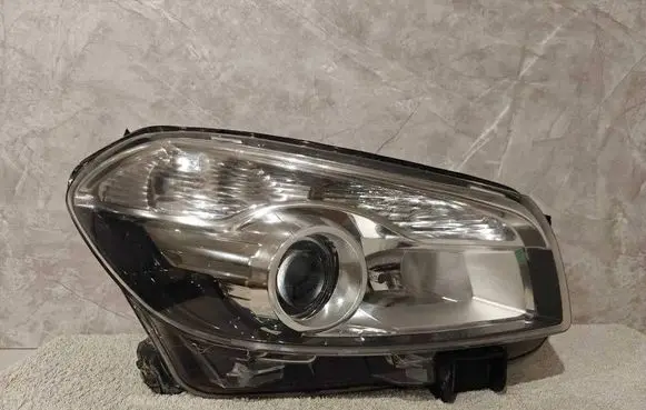 Nissan Qashqai Headlight/headlamp 04796282