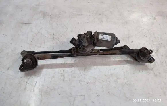 Hyundai Santa Fe Front wiper linkage and motor 981102B000