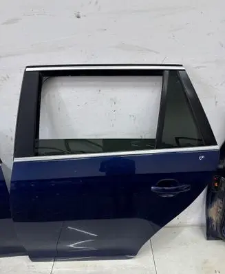 Volkswagen Golf V Rear door 