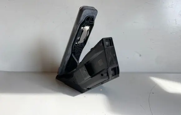 Mercedes-Benz C W205 Accelerator throttle pedal A2053000104 110615 ZGS00404