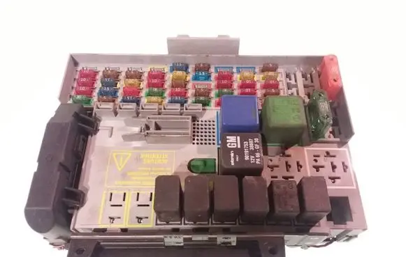 Opel Zafira A Fuse module 24412497 24431677
