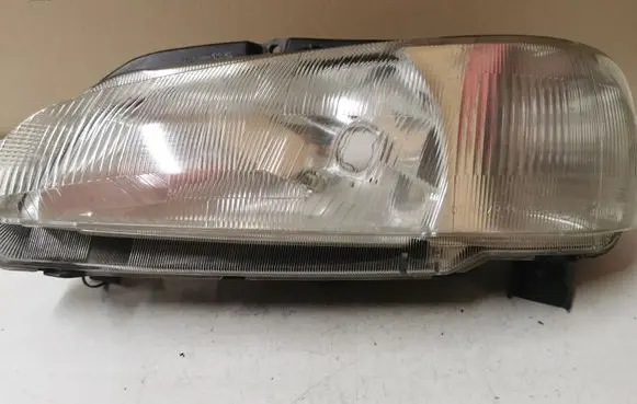 Peugeot 106 Headlight/headlamp 88202144