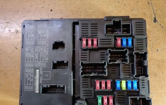 Nissan Micra Fuse module 284B71HR0C