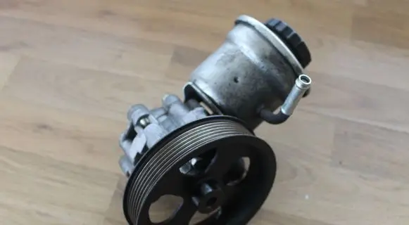 Toyota Avensis T250 Power steering pump