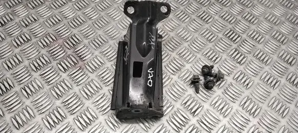 Volvo V70 Bottom radiator support slam panel 