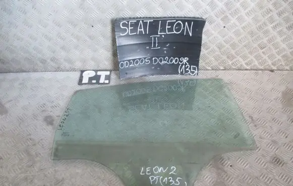 Seat Leon (1P) Rear door window glass