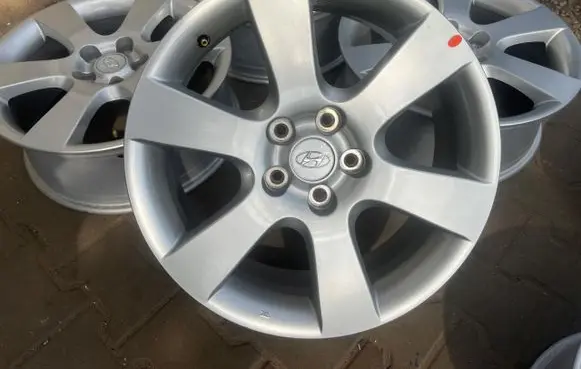 Hyundai ix35 R18 alloy rim 