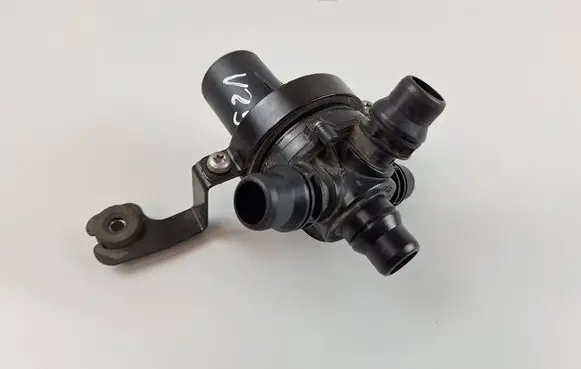 Jaguar F-Pace Electric auxiliary coolant/water pump M8A28D108AE