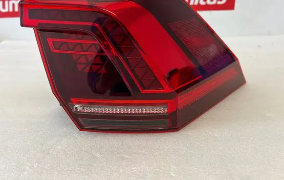 Volkswagen Tiguan Rear/tail lights 5NA945208F 2SD01252102 00851022