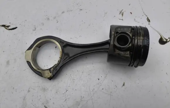 Chrysler 300 - 300C Piston with connecting rod