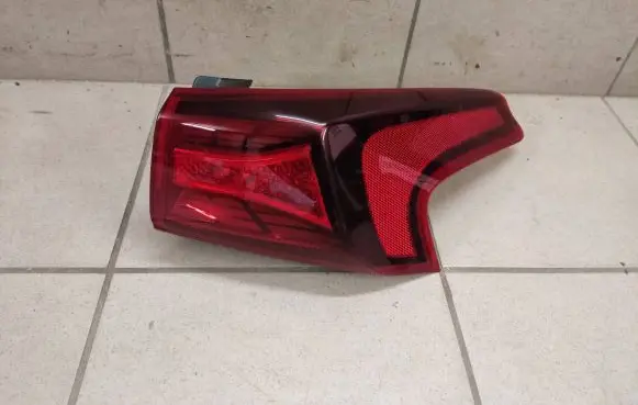 Hyundai Santa Fe Rear/tail lights 92402S1R