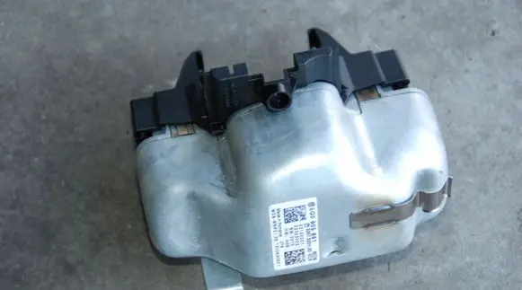 Volkswagen Golf VII Steering wheel lock 5Q0905861