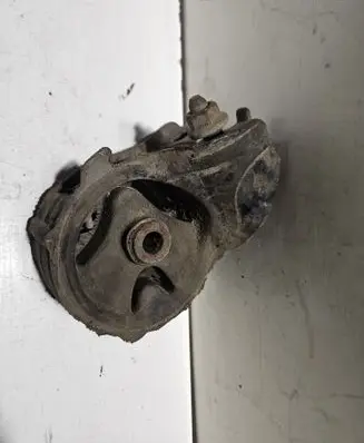 Honda Civic Engine mount bracket