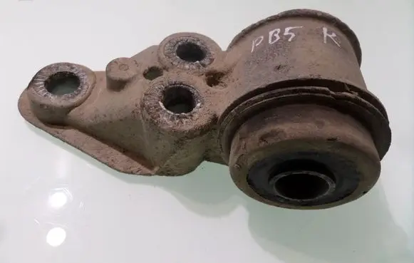 Volkswagen PASSAT B5 Rear axle beam mounts housing 