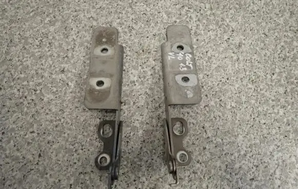Mitsubishi Colt Engine bonnet/hood hinges