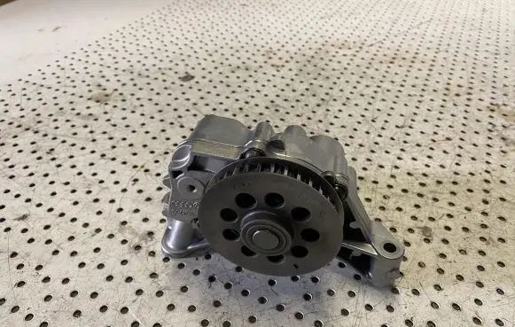 Volkswagen Caddy Oil pump 03L115105C
