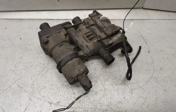 BMW 5 E39 Coolant heater control valve 0392020041 8374994 1147412135