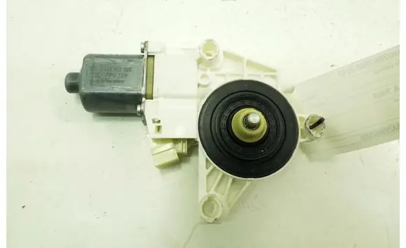 Mercedes-Benz GLK (X204) Front door window regulator motor A2048200242