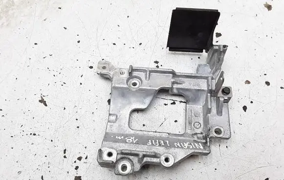 Engine mount bracket