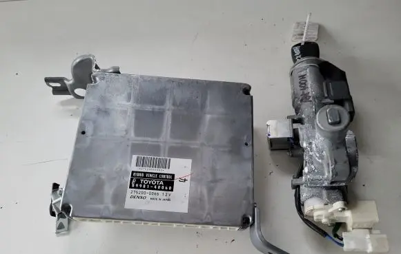 Lexus RX 330 - 350 - 400H Engine control unit/module 8998148060 8978335030