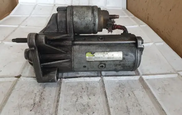 Renault Laguna II Starter motor D7R49 8200331251