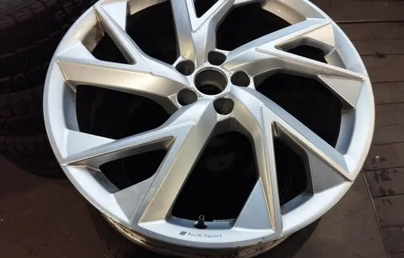 Audi Q3 F3 R21 alloy rim 83A601025AD