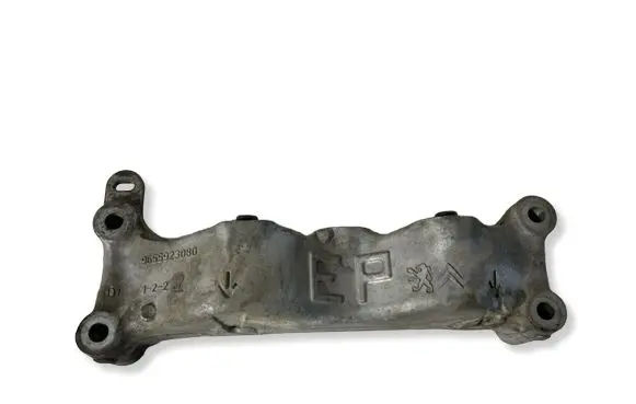 Citroen C4 II Engine mounting bracket 9655923080