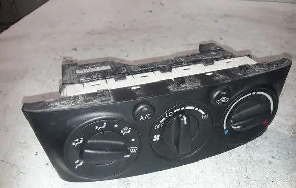 Toyota Avensis T250 Climate control unit 5590005101