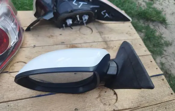 Front door electric wing mirror