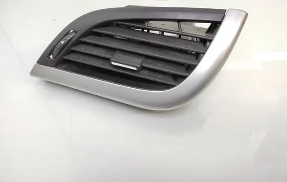 Peugeot 207 Dashboard side air vent grill/cover trim 96724793ZD A1010111
