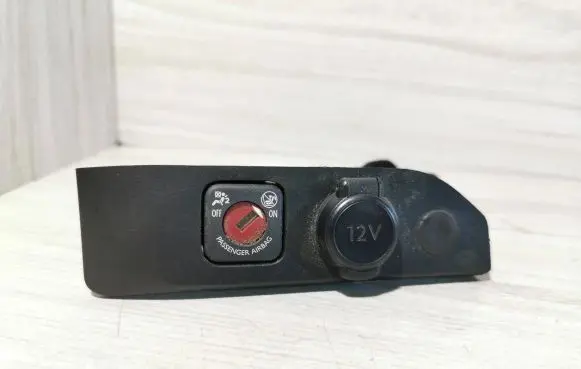 Citroen Jumpy Passenger airbag on/off switch 98338631ZD 21960339 1960084