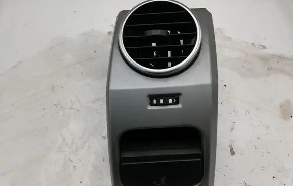 Land Rover Discovery 3 - LR3 Dashboard side air vent grill/cover trim JBD500200XXXG01