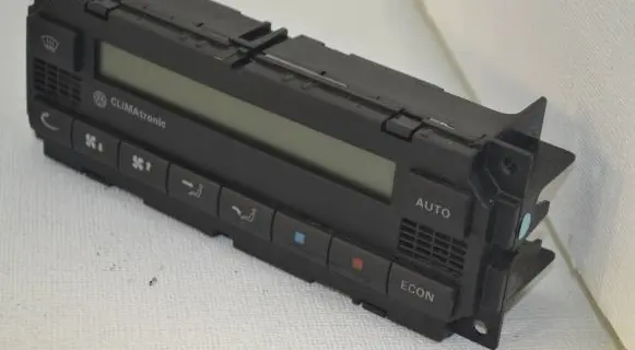 Volkswagen PASSAT B5 Climate control unit