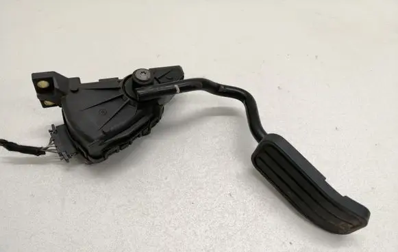 Seat Alhambra (Mk1) Accelerator throttle pedal 7MI721603A 00777003 98VW9F836AB