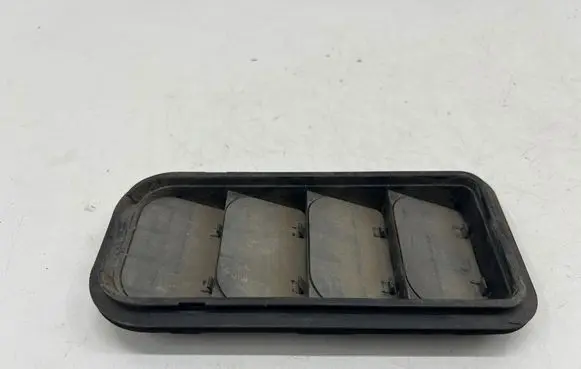 Seat Leon (5F) Quarter panel pressure vent 7N0819465D